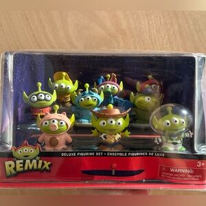 New in box green alien Toy Story remix deluxe figurine set 9 Disney characters